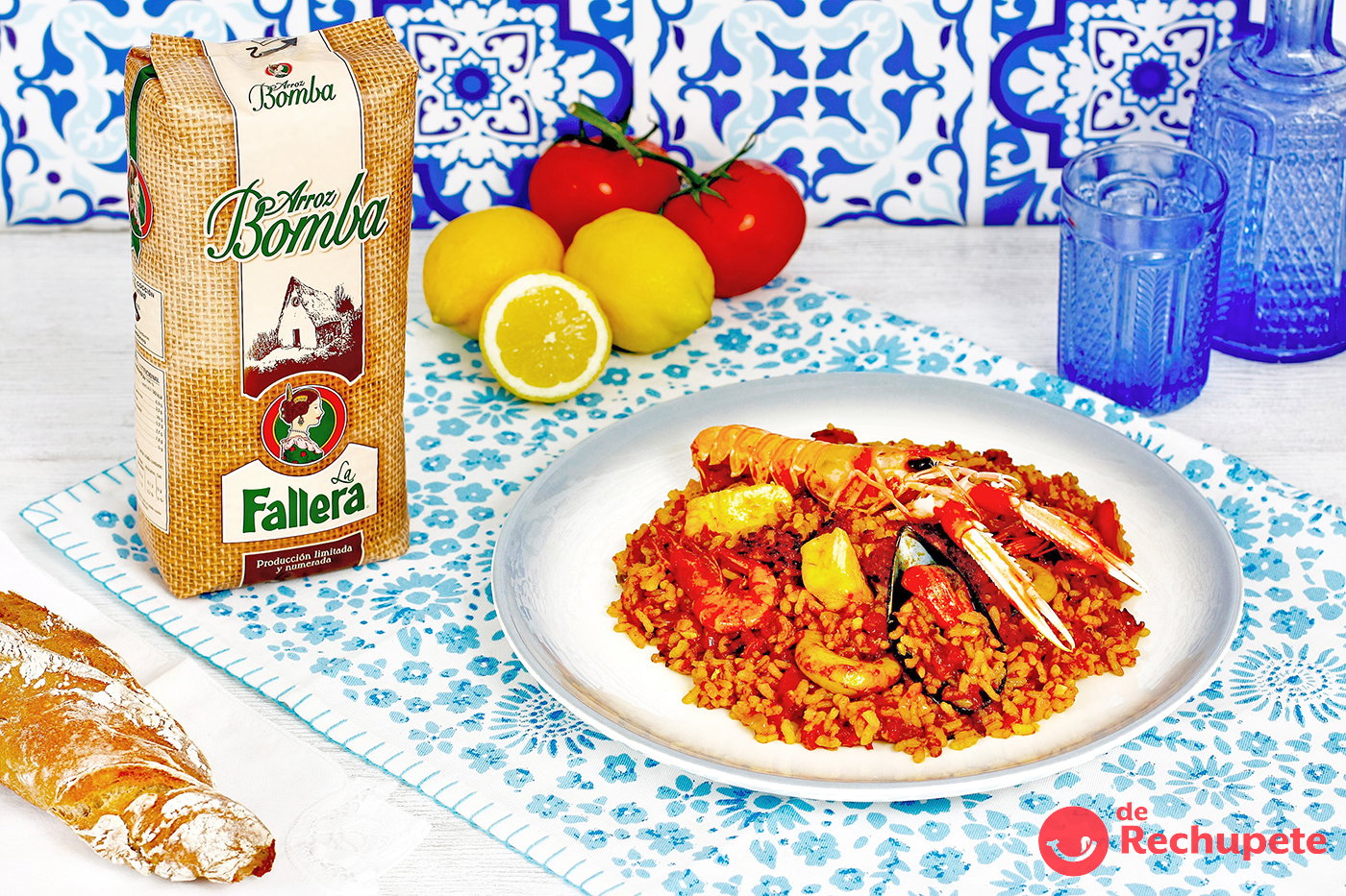 Receta de Paella de marisco tradicional valenciana preparada paso a paso — fotografía editorial de RecetaGenial