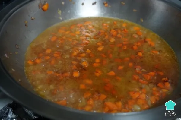 Paso 5 de la receta Albóndigas caseras en salsa de la abuela: receta tradicional y jugosa