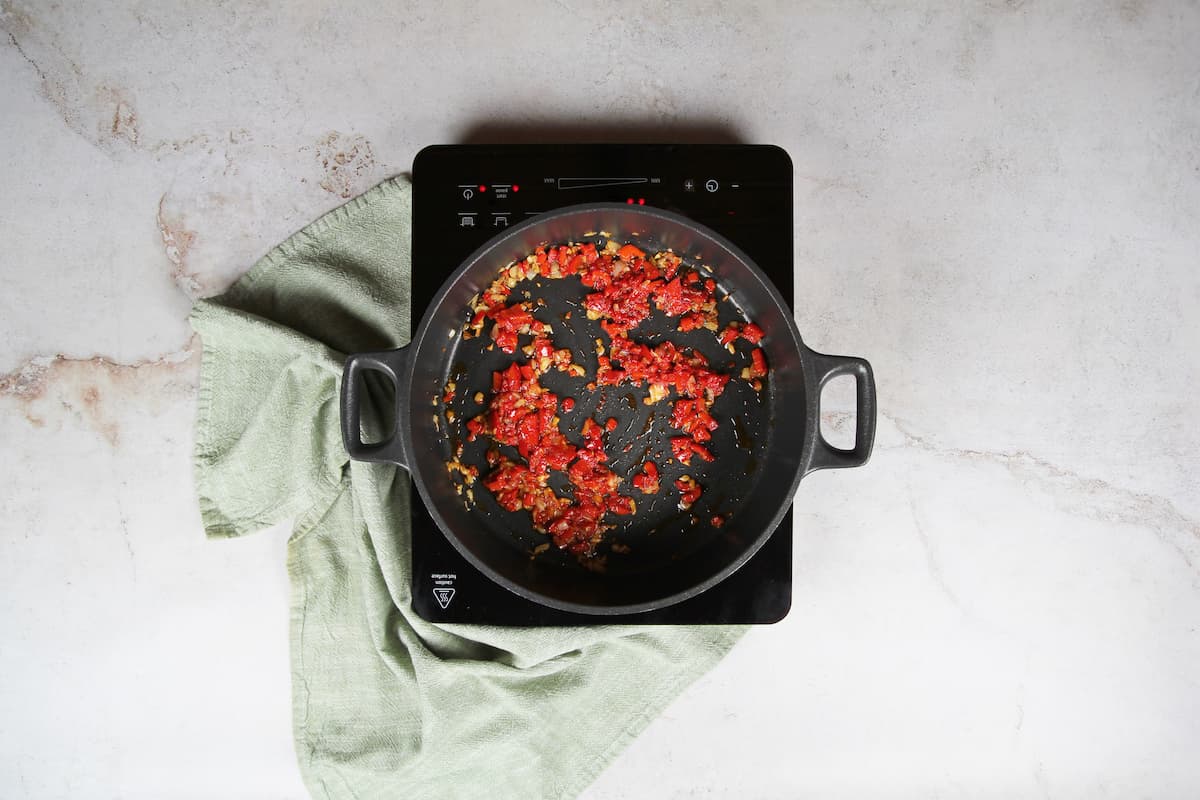 Paso 2 de la receta Arroz caldoso con patatas y romero