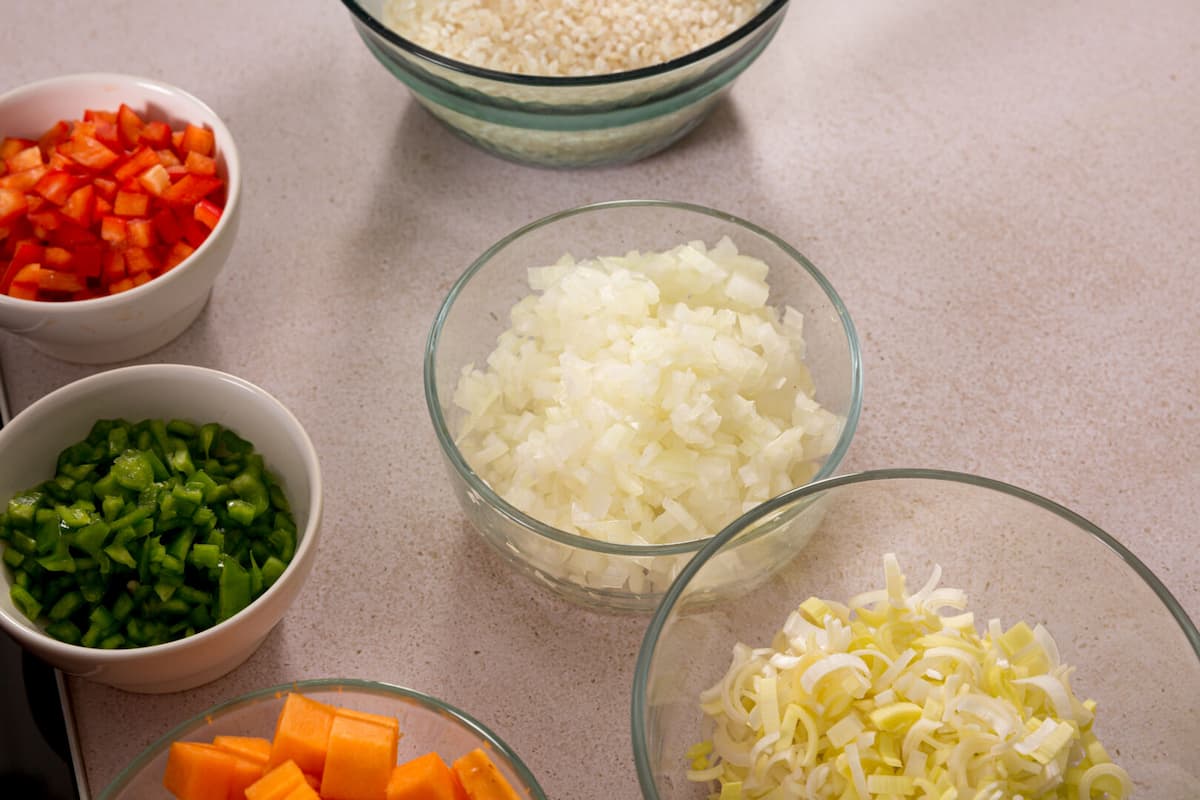 Paso 1 de la receta Arroz caldoso con verduras y limón