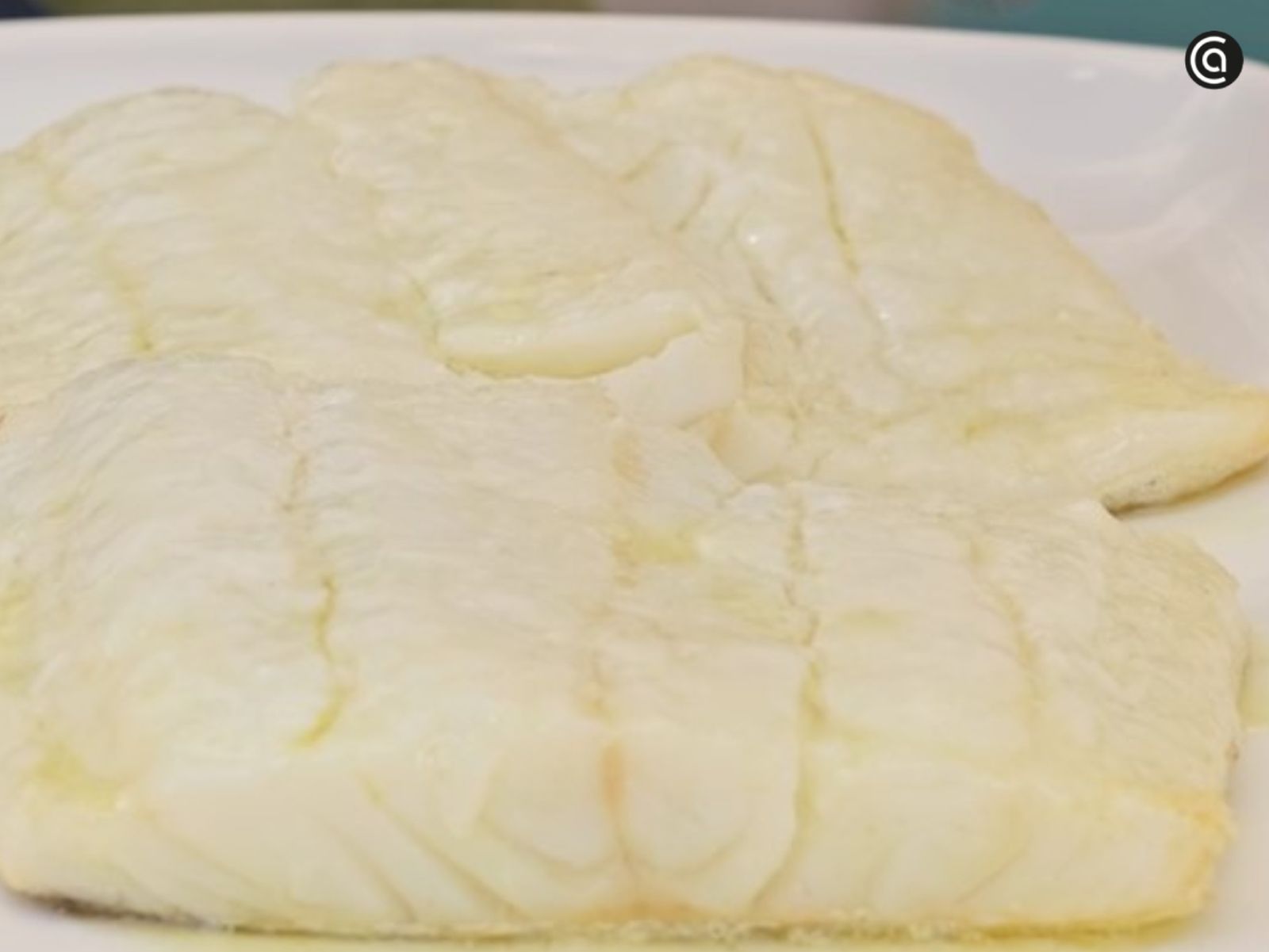 Paso 3 de la receta Bacalao al pil pil jugoso con cebolla