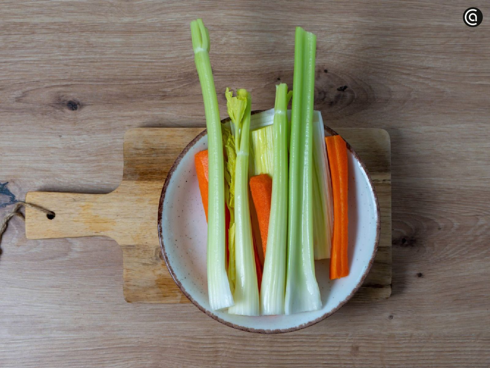 Paso 1 de la receta Caldo de Pollo con Verduras Casero