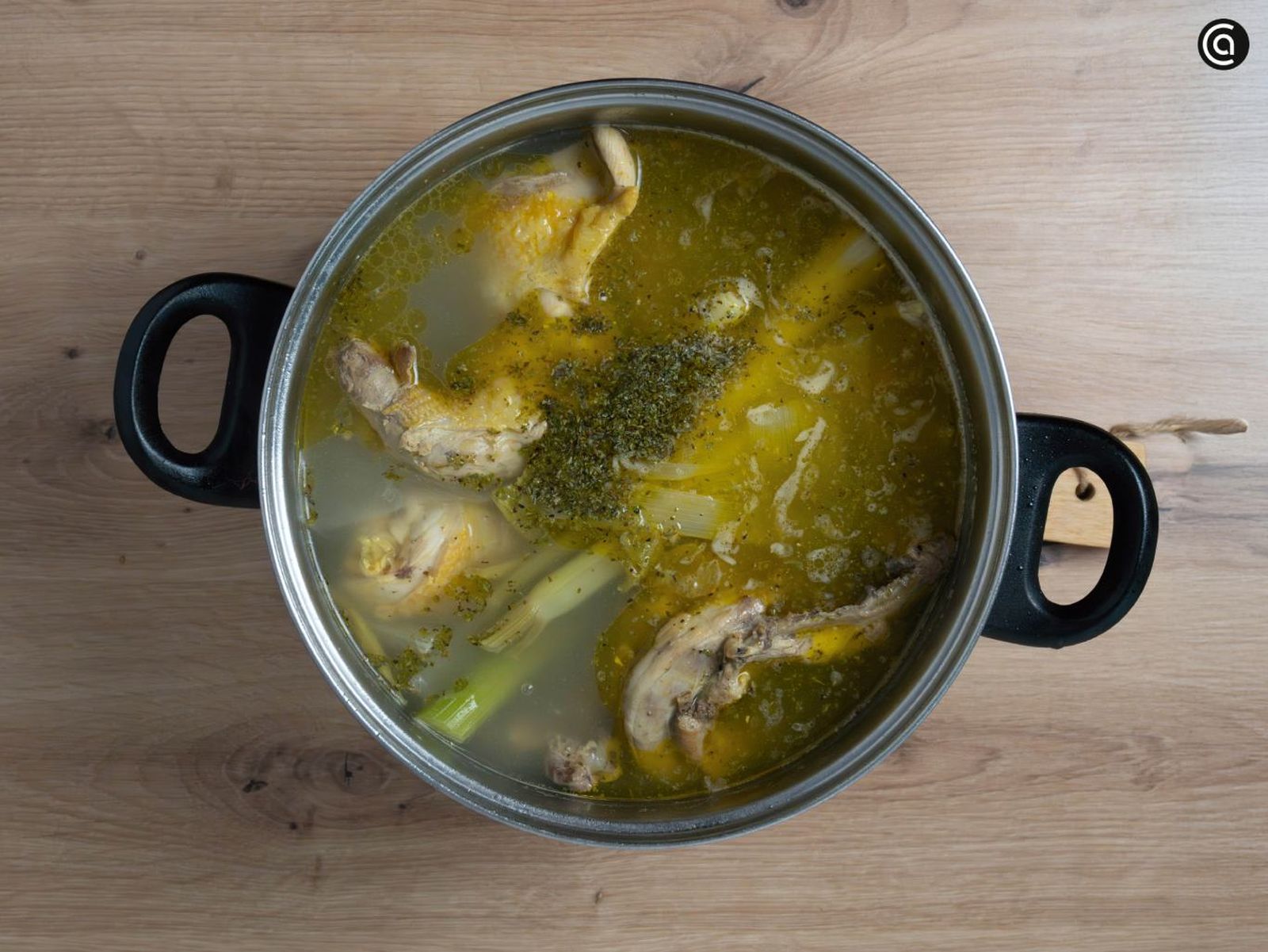Paso 5 de la receta Caldo de Pollo con Verduras Casero