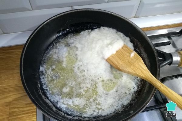 Paso 1 de la receta Croquetas Caseras En Salsa De La Abuela: Tradición Y Sabor