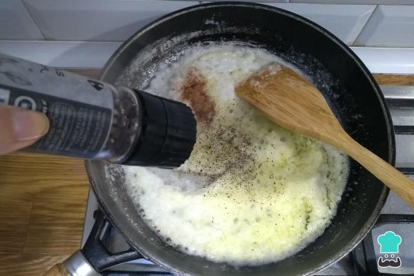 Paso 2 de la receta Croquetas Caseras En Salsa De La Abuela: Tradición Y Sabor