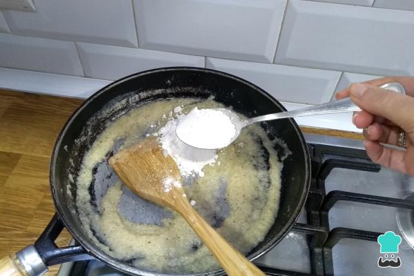Paso 3 de la receta Croquetas Caseras En Salsa De La Abuela: Tradición Y Sabor