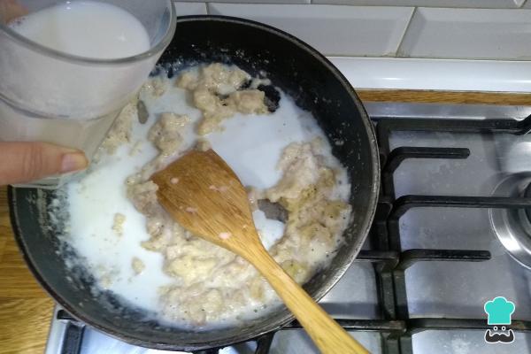Paso 4 de la receta Croquetas Caseras En Salsa De La Abuela: Tradición Y Sabor