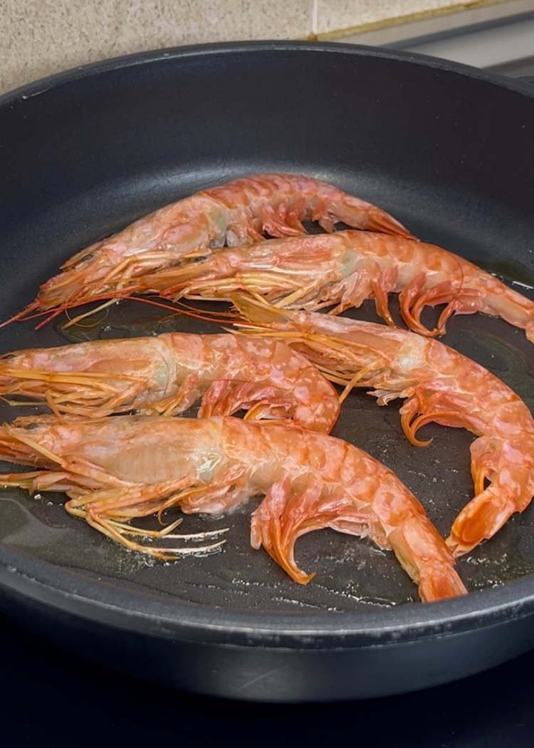 Paso 2 de la receta Paella de marisco casero y refrescante