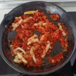 Paso 6 de la receta Paella de marisco con patatas y romero