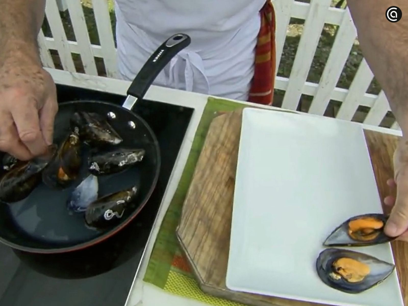 Paso 2 de la receta Paella de marisco española: Sabor auténtico del Mediterráneo
