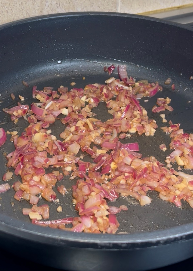 Paso 3 de la receta Paella de marisco tradicional y jugosa con todo el sabor del mar